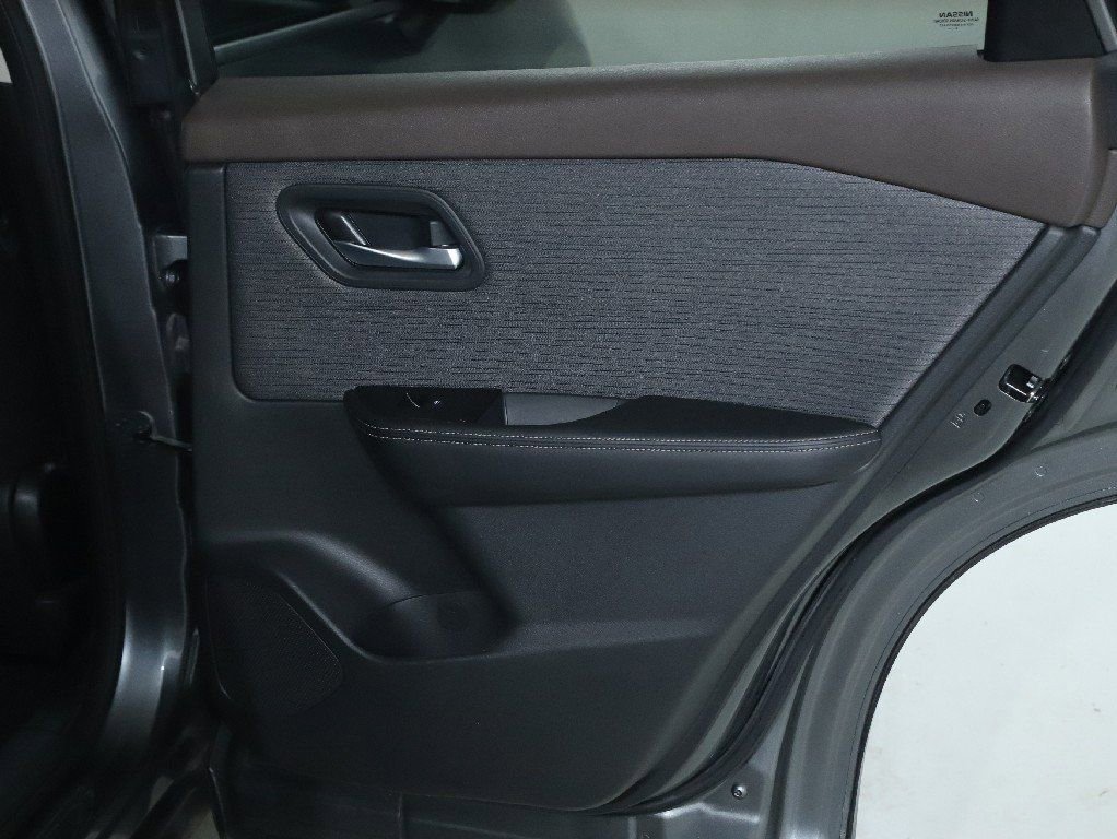 Used 2023 Nissan Rogue SV image 29