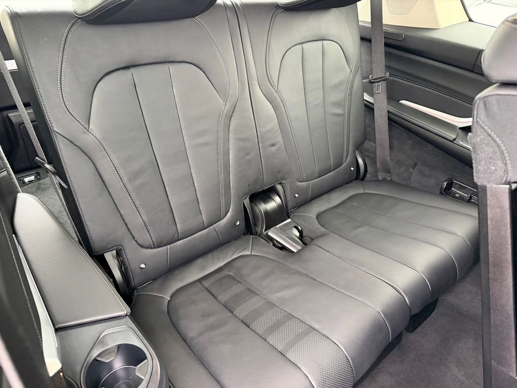 Used 2022 BMW X7 xDrive40i w/ Premium Package AWD/4WD image 19