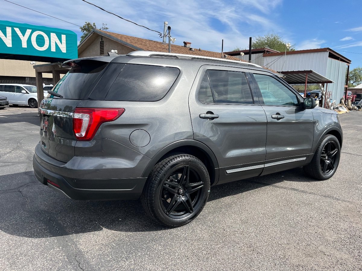 Used 2019 Ford Explorer XLT FWD image 4