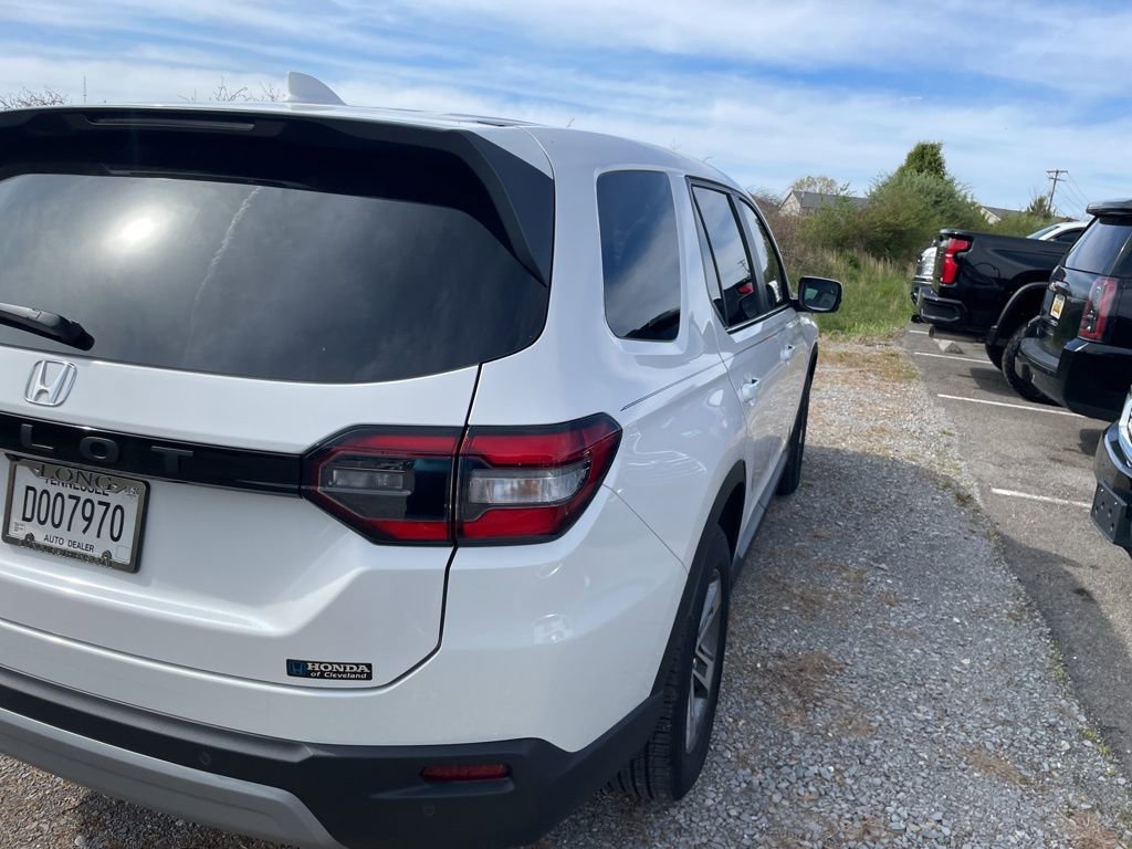 Used 2025 Honda Pilot EX-L image 6