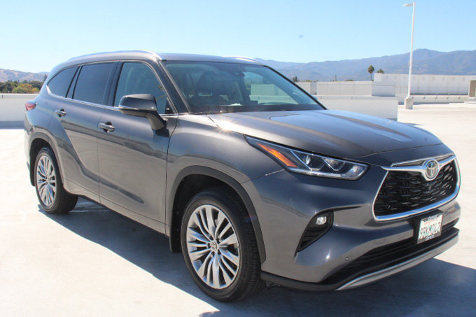 Used 2022 Toyota Highlander Platinum AWD/4WD image 2