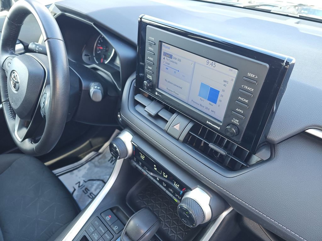 Used 2022 Toyota RAV4 XLE w/ Convenience Package image 21