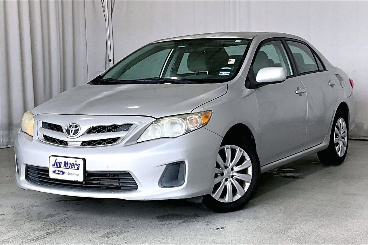 Used 2012 Toyota Corolla LE FWD image 2