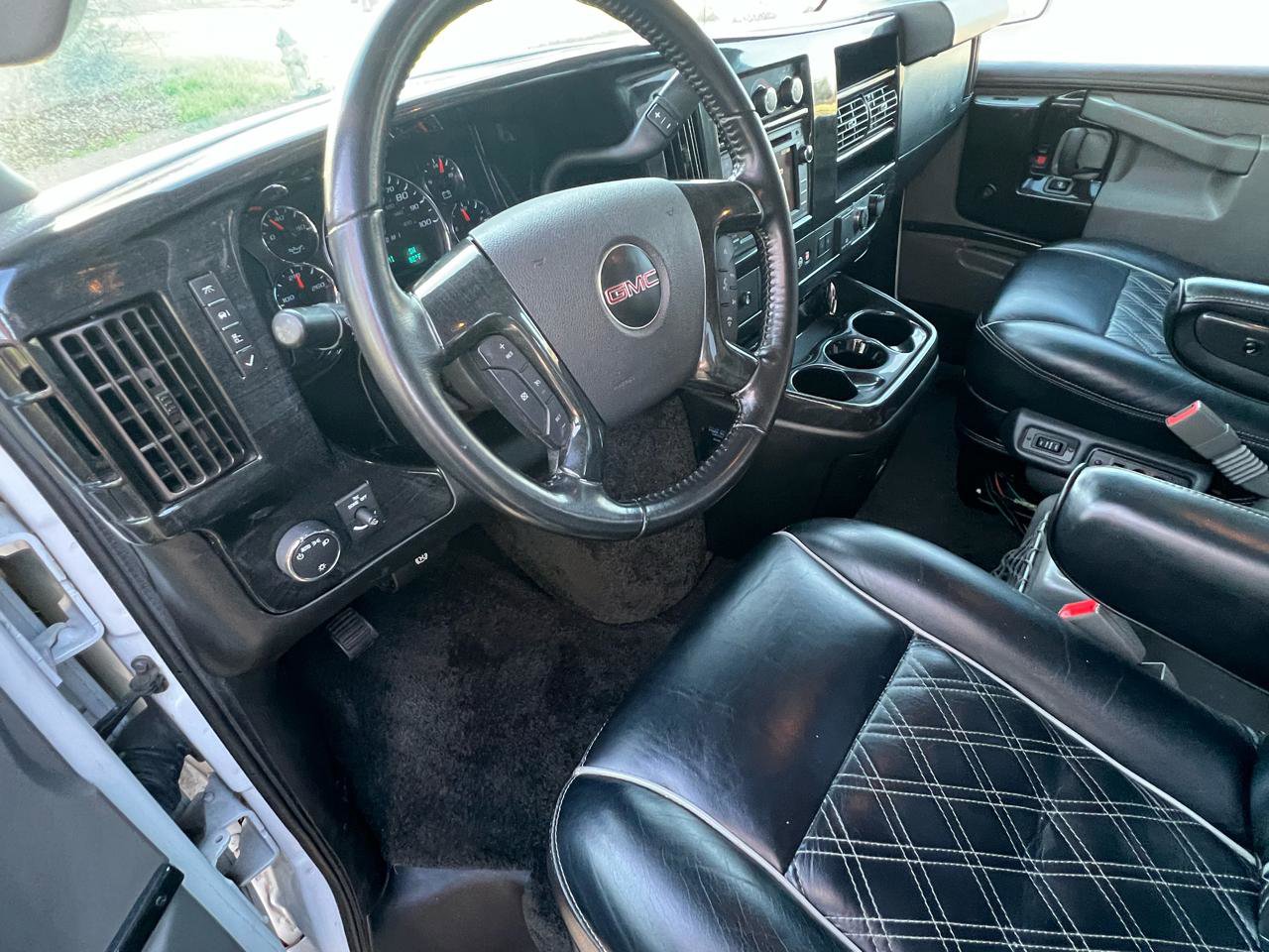 Used 2019 GMC Savana 2500 Extended w/ Enhanced Convenience Package image 17