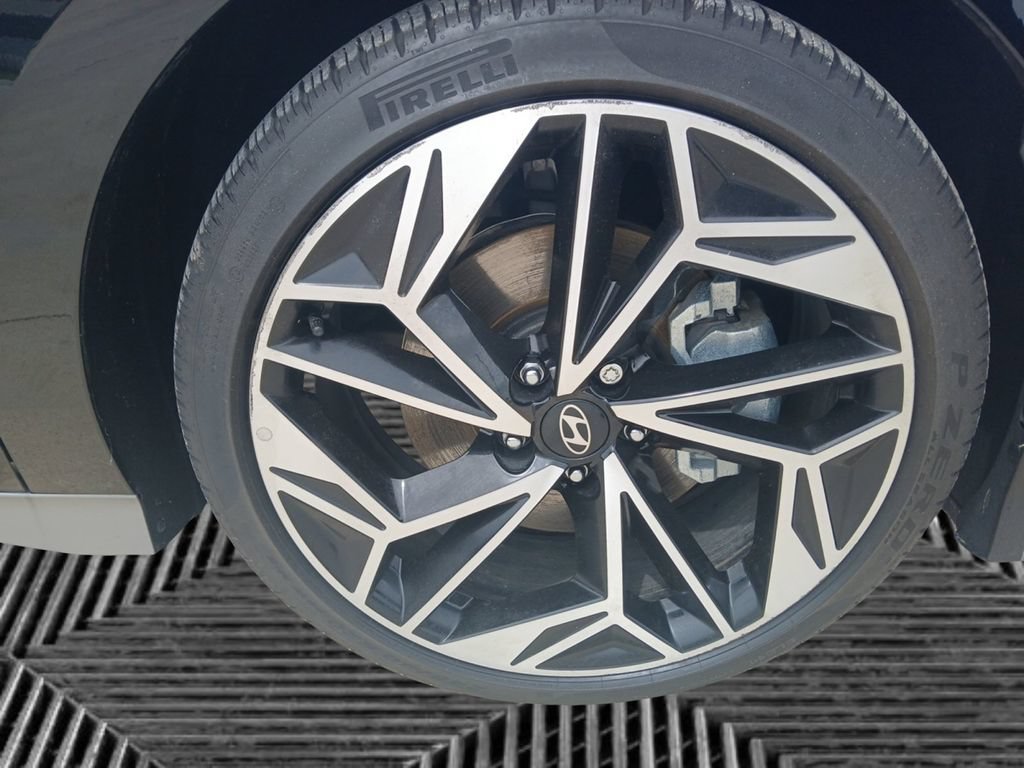 Used 2025 Hyundai Ioniq 6 SEL RWD image 4