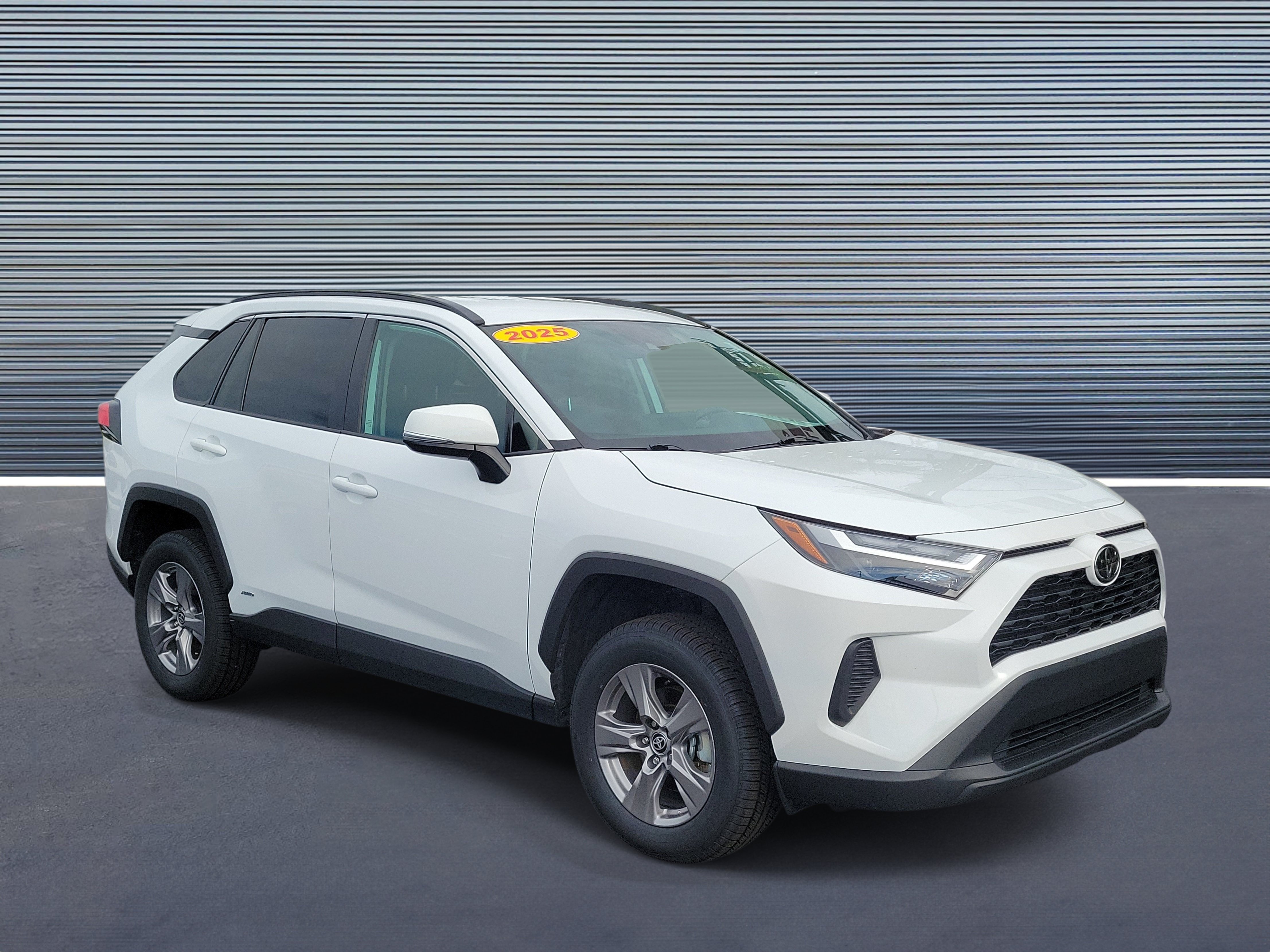 Used 2025 Toyota RAV4 LE AWD/4WD image 2
