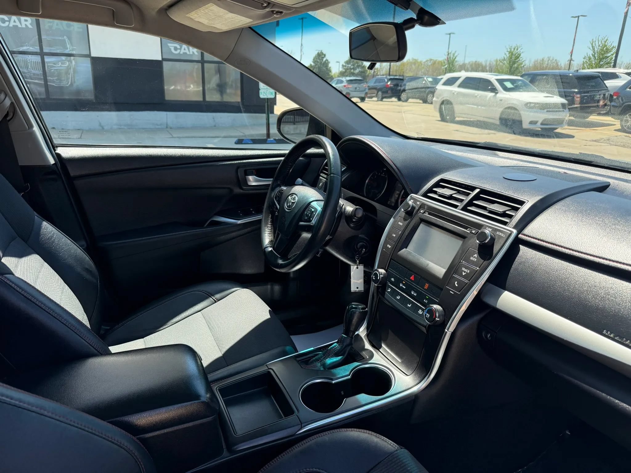 Used 2016 Toyota Camry SE FWD image 24