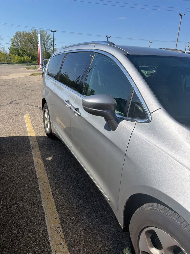 Used 2017 Chrysler Pacifica Touring-L Plus FWD image 13