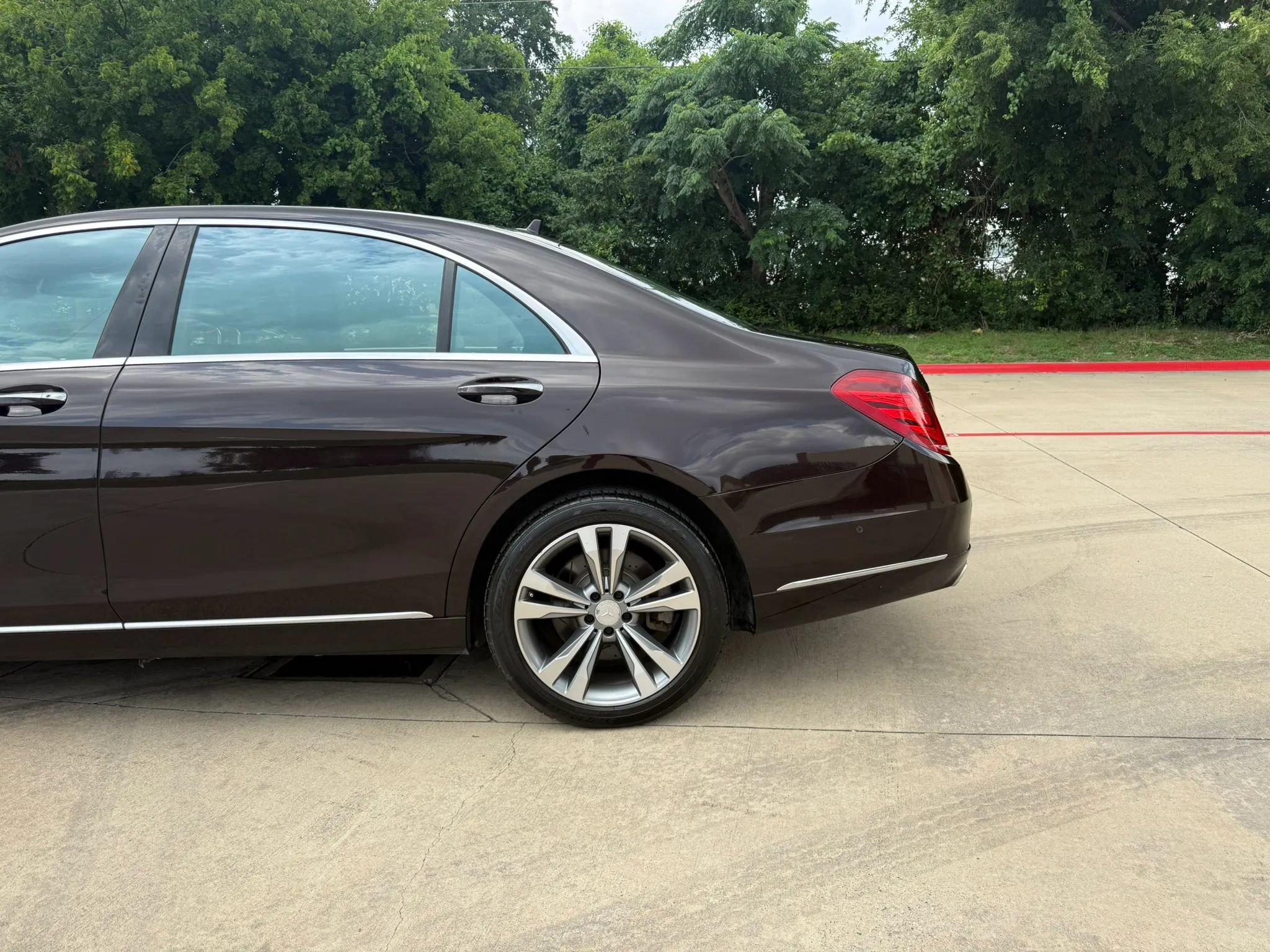 Used 2014 Mercedes-Benz S 550 Sedan w/ Premium 1 Package image 16