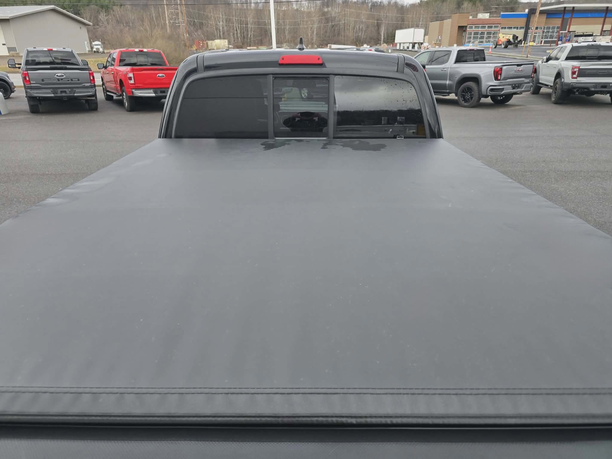 Used 2017 Toyota Tacoma TRD Sport w/ Tow Package (A/T) image 5