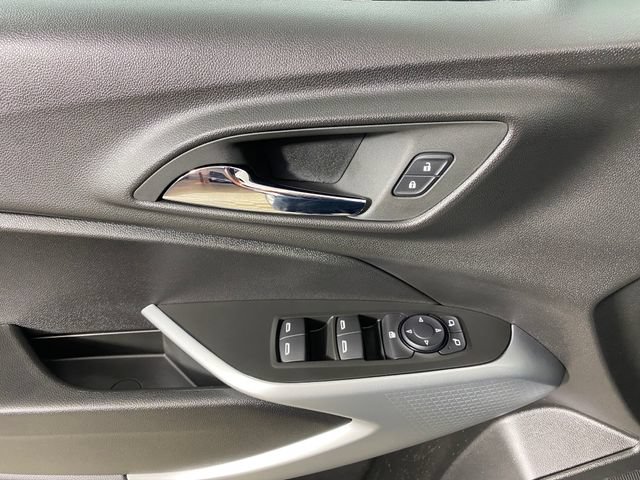 Used 2025 Chevrolet Trax LS w/ LS Convenience Package FWD image 13