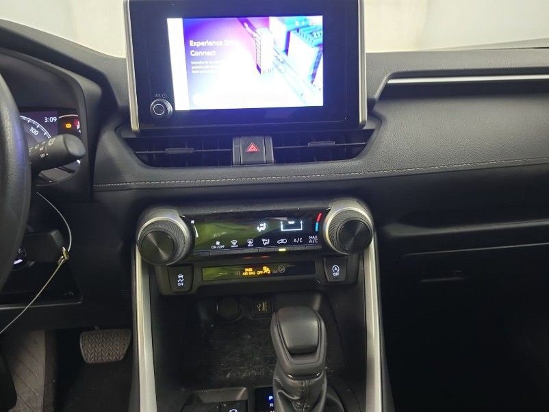 Used 2024 Toyota RAV4 LE image 22