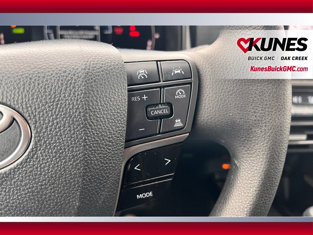 Used 2025 Toyota Camry SE image 11