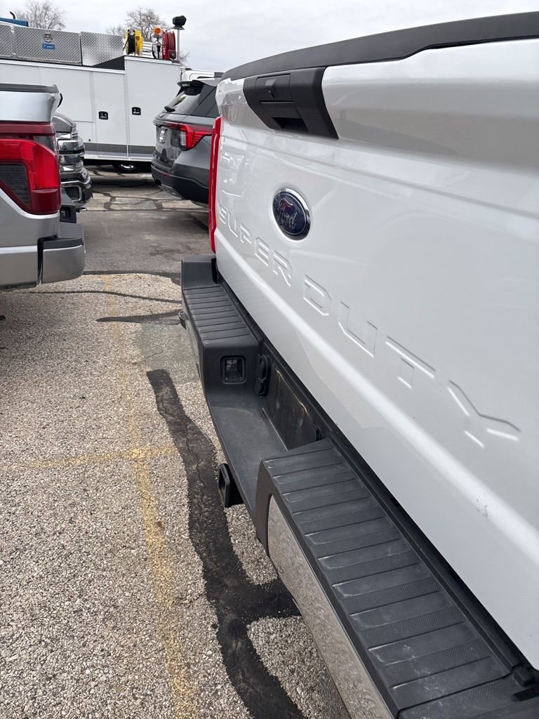 Used 2025 Ford F350 XLT image 10