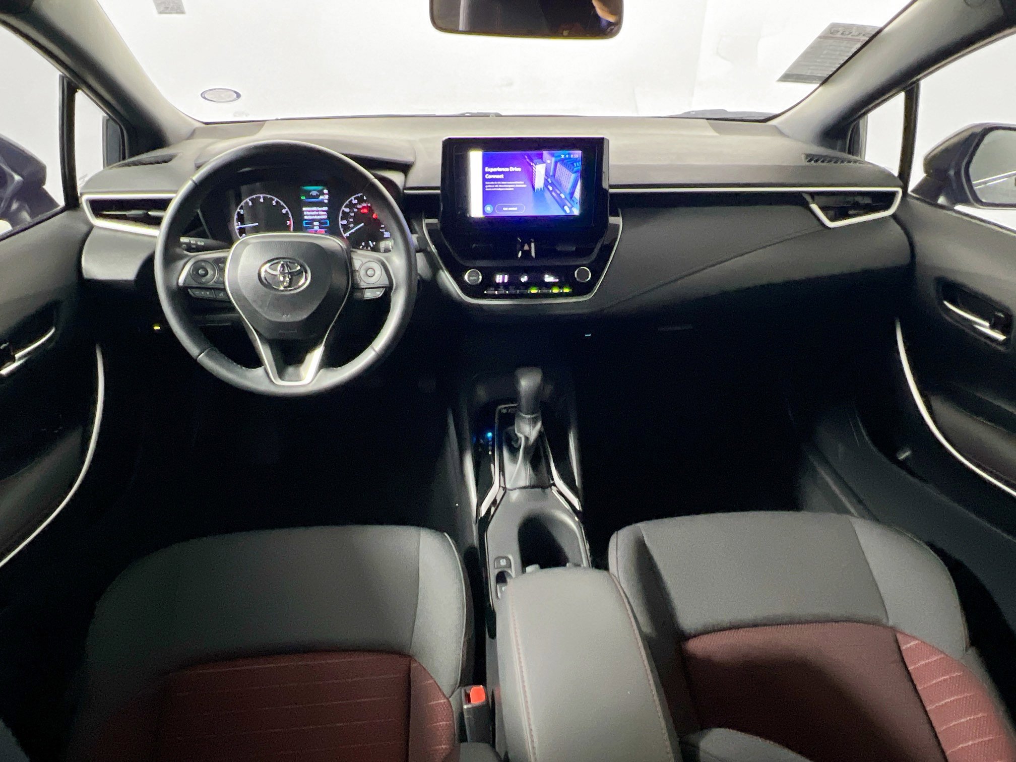 Used 2025 Toyota Corolla SE image 30