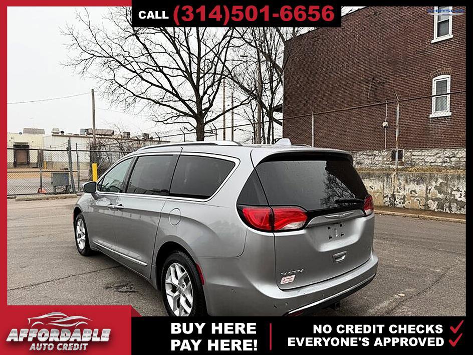Used 2017 Chrysler Pacifica Touring-L Plus FWD image 3