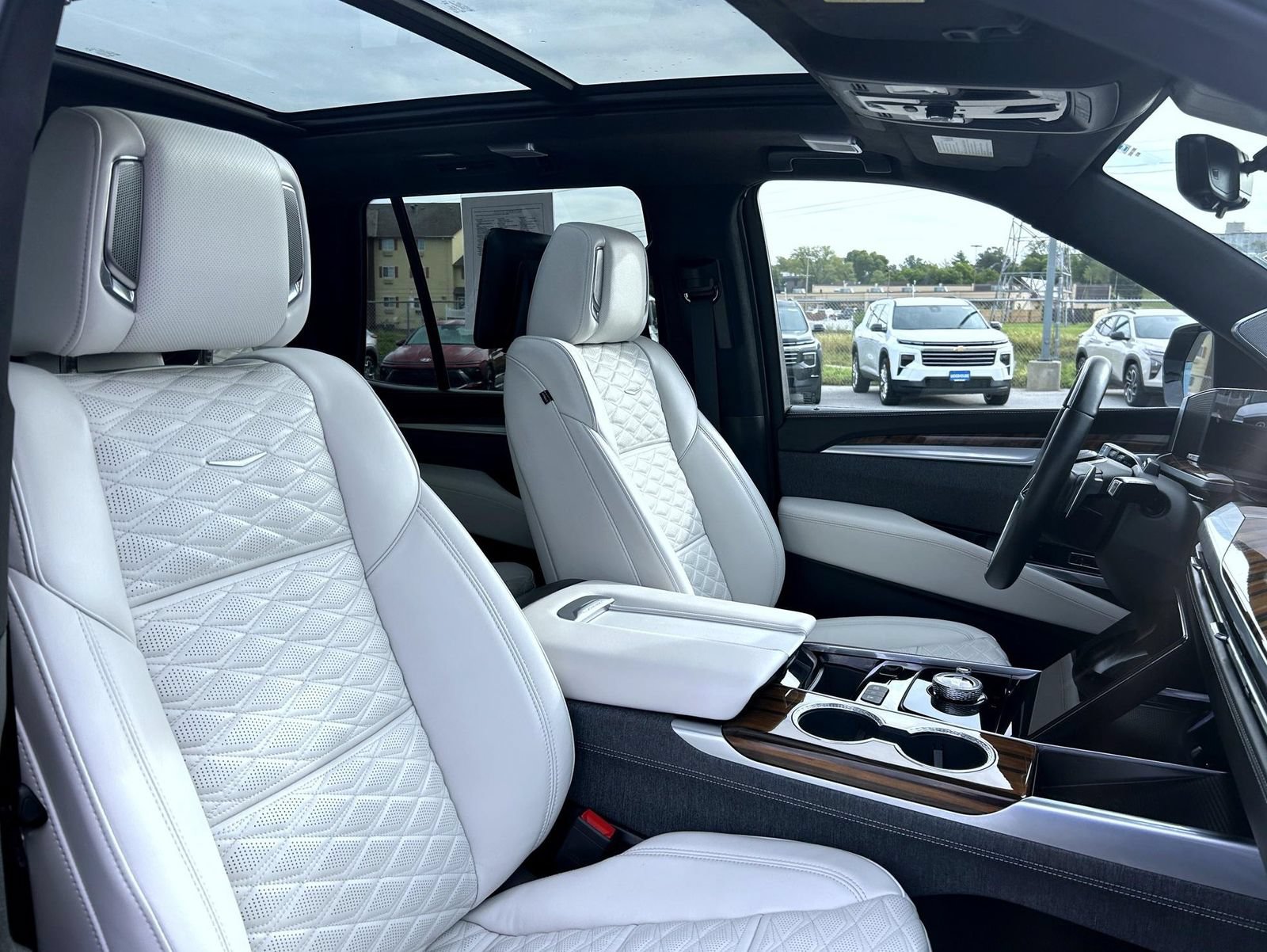 Certified 2026 Cadillac Escalade Platinum Sport w/ LPO, ONYX Package AWD/4WD image 19