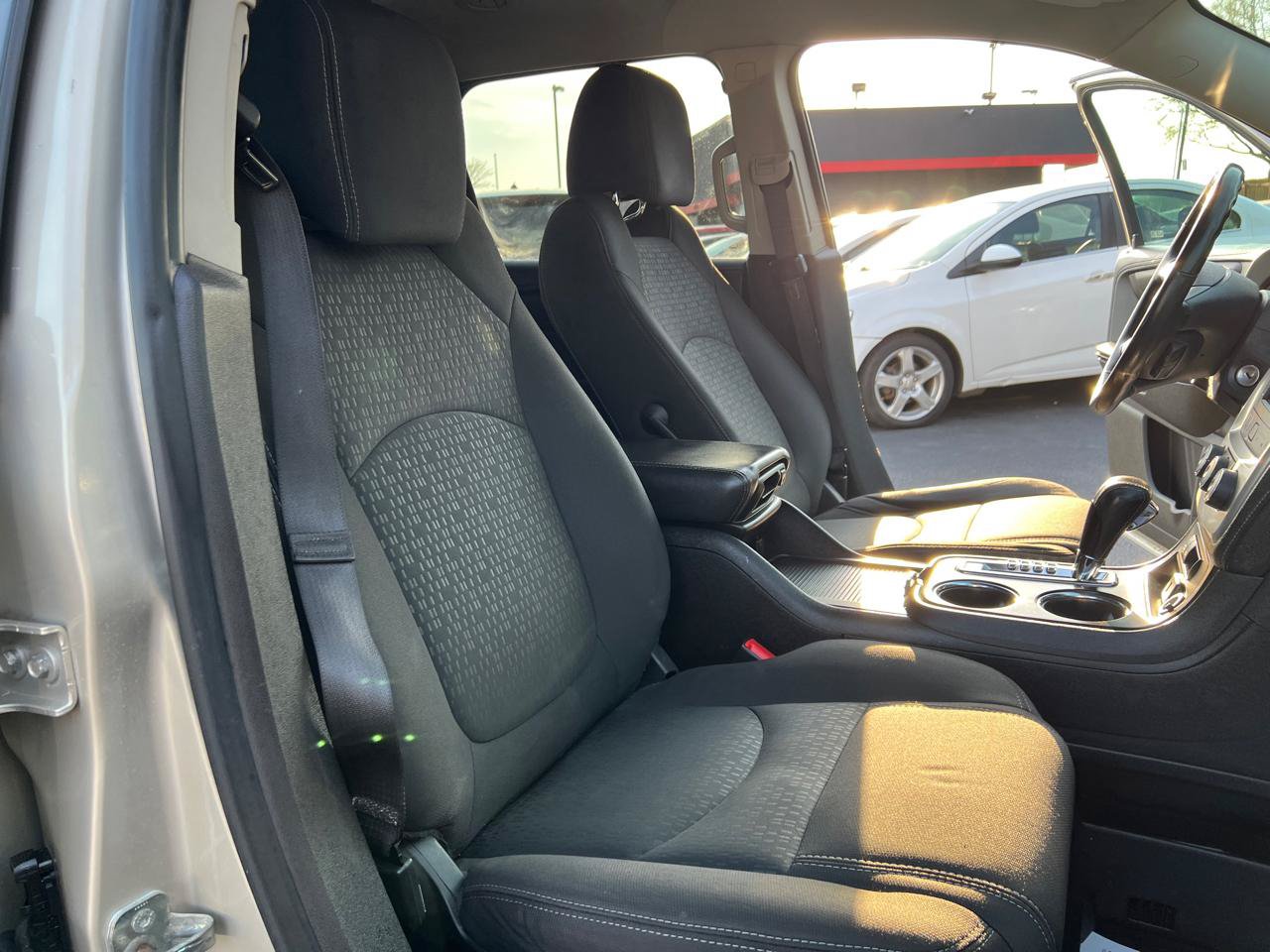 Used 2016 GMC Acadia SLE FWD image 27