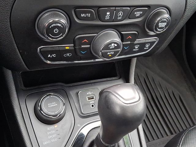 Used 2021 Jeep Cherokee Limited w/ Elite Package AWD/4WD image 16