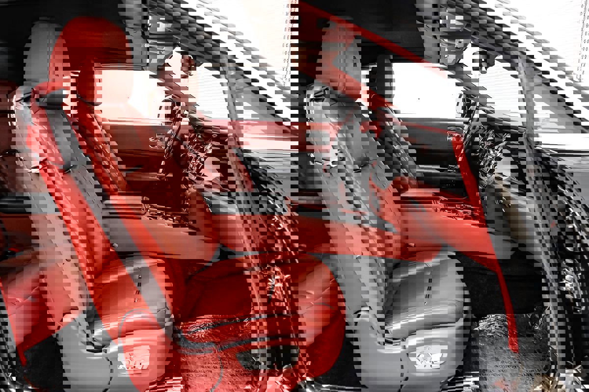 Used 2016 Rolls-Royce Dawn image 29