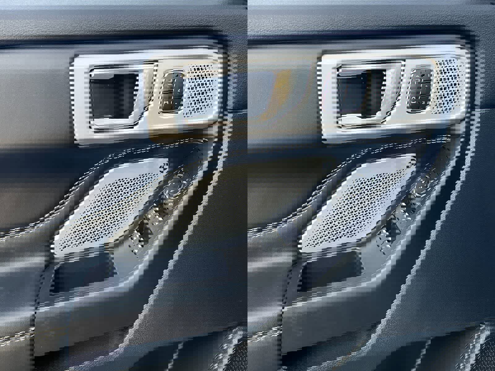 Used 2020 Ford Explorer ST w/ Premium Technology Package image 13