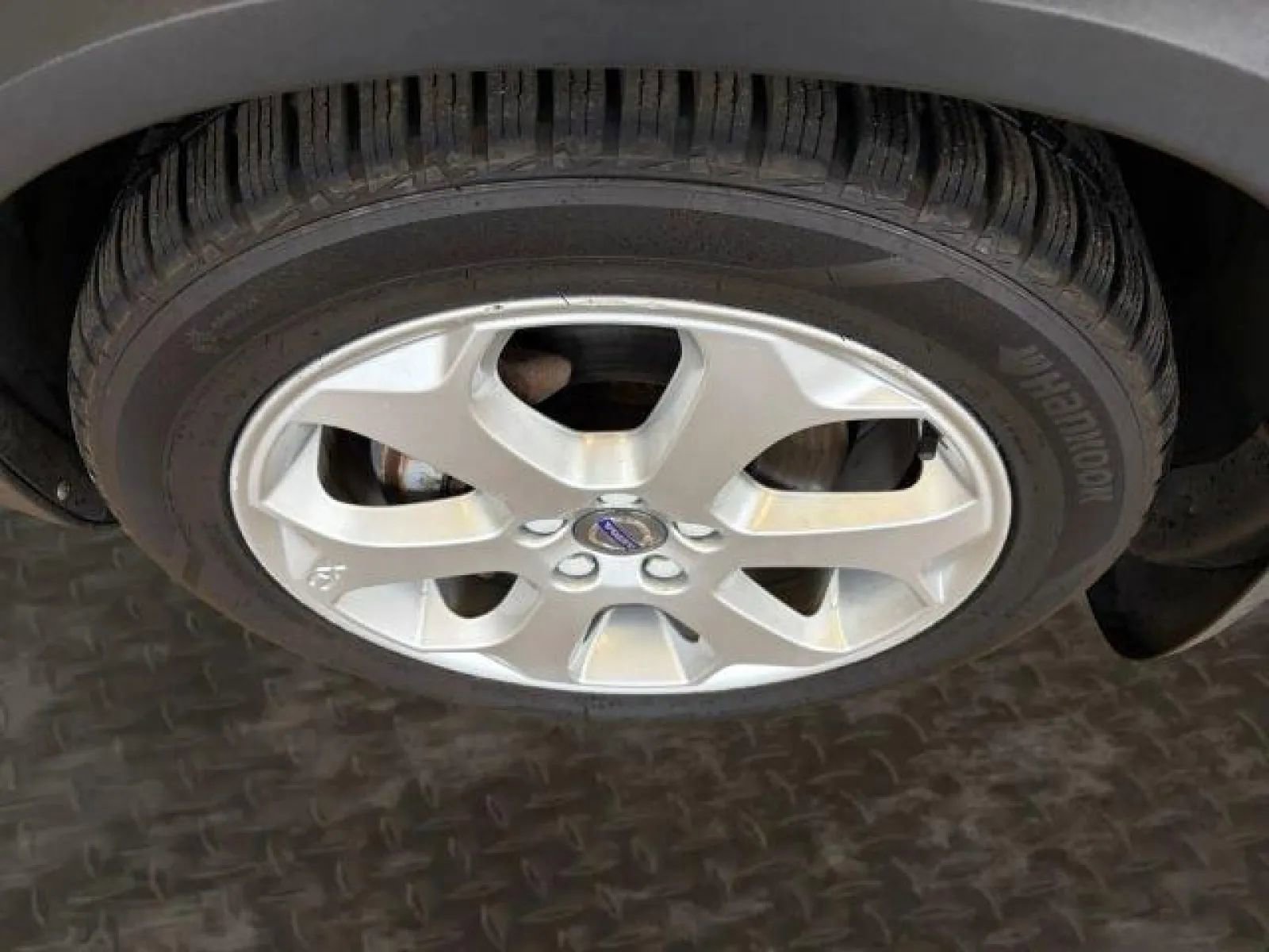 Used 2016 Volvo XC70 T5 Premier w/ Proximity Package image 32