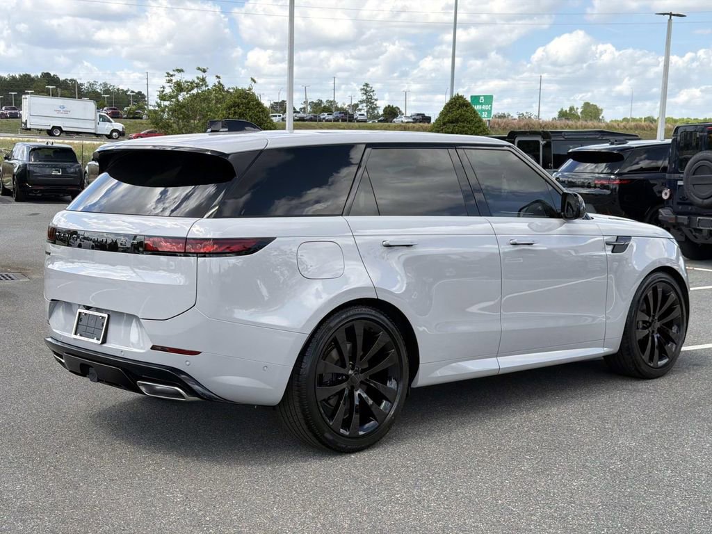 New 2026 Land Rover Range Rover Sport Dynamic SE image 5