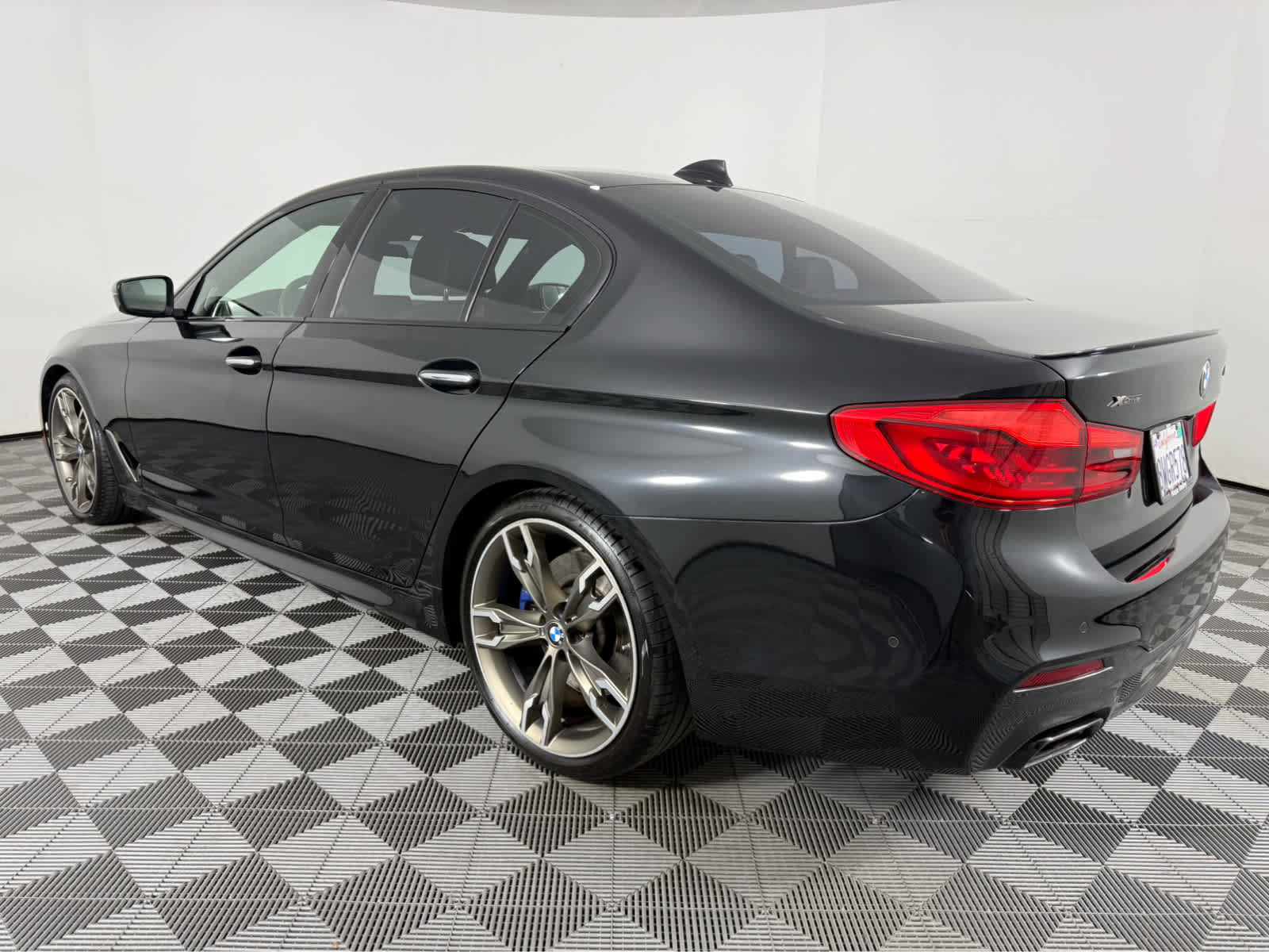 Used 2018 BMW M550i xDrive AWD/4WD image 5