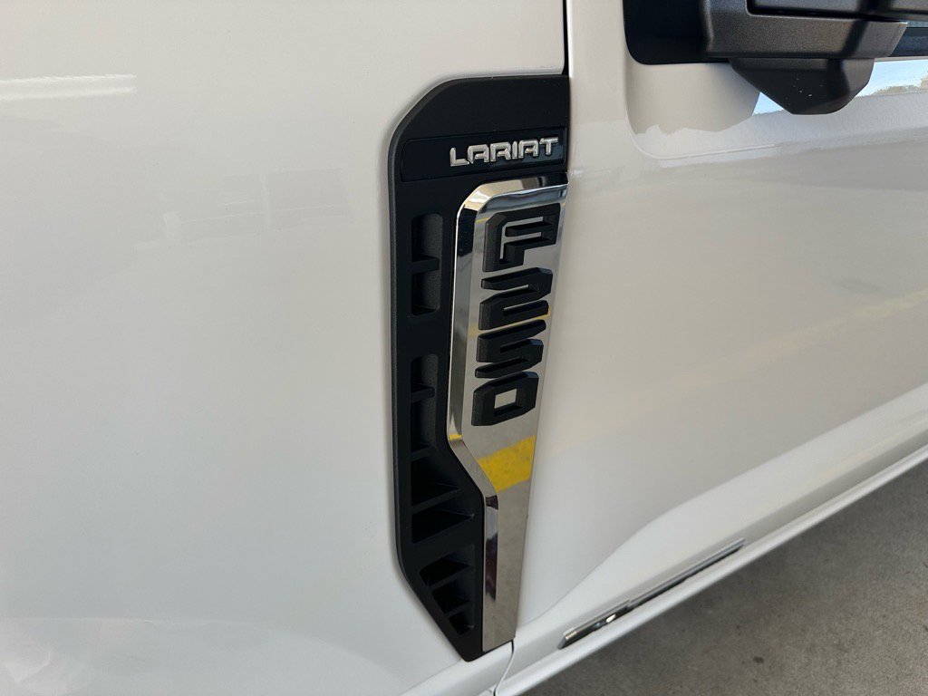 New 2026 Ford F250 Lariat w/ FX4 Off-Road Package image 5