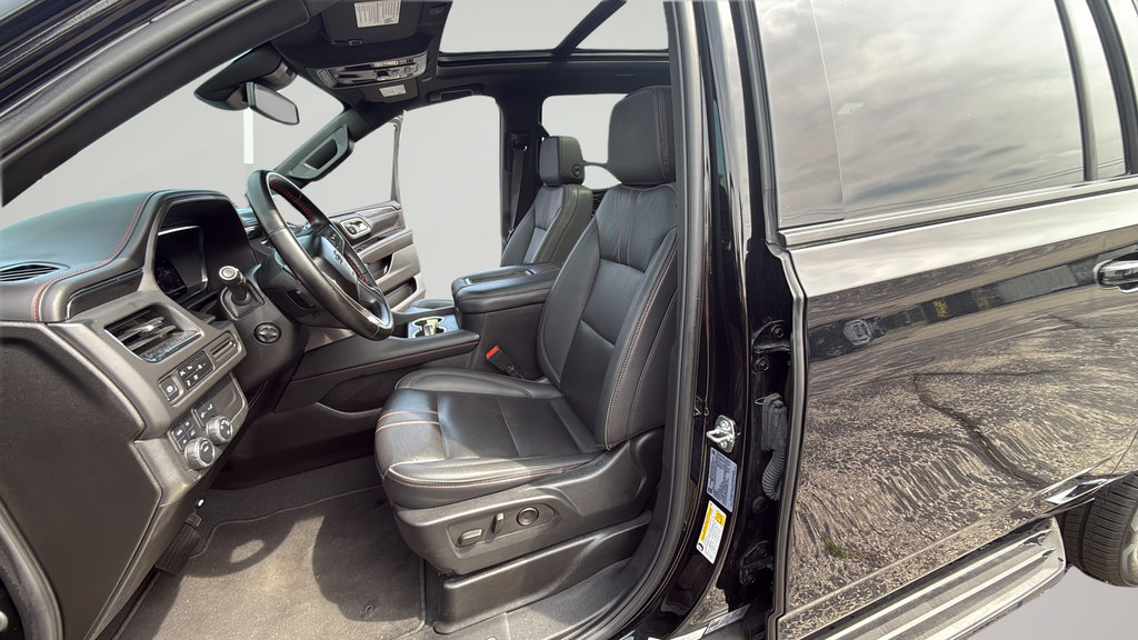Used 2024 Chevrolet Suburban RST w/ Luxury Package AWD/4WD image 32