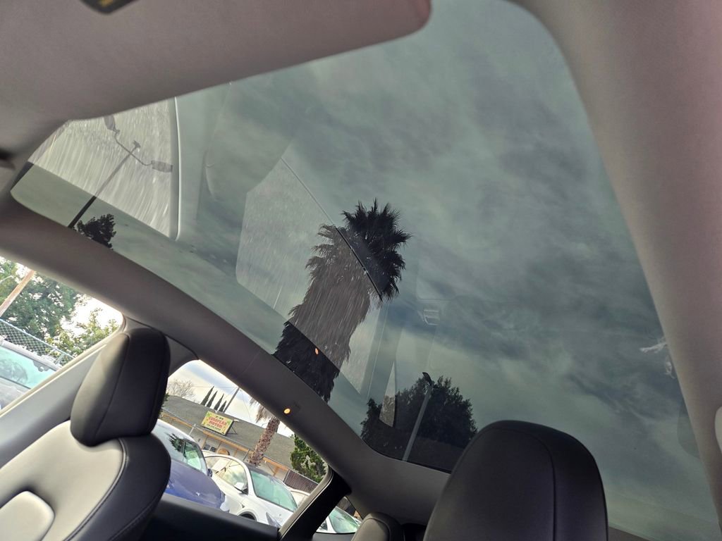 Used 2023 Tesla Model Y Long Range image 11