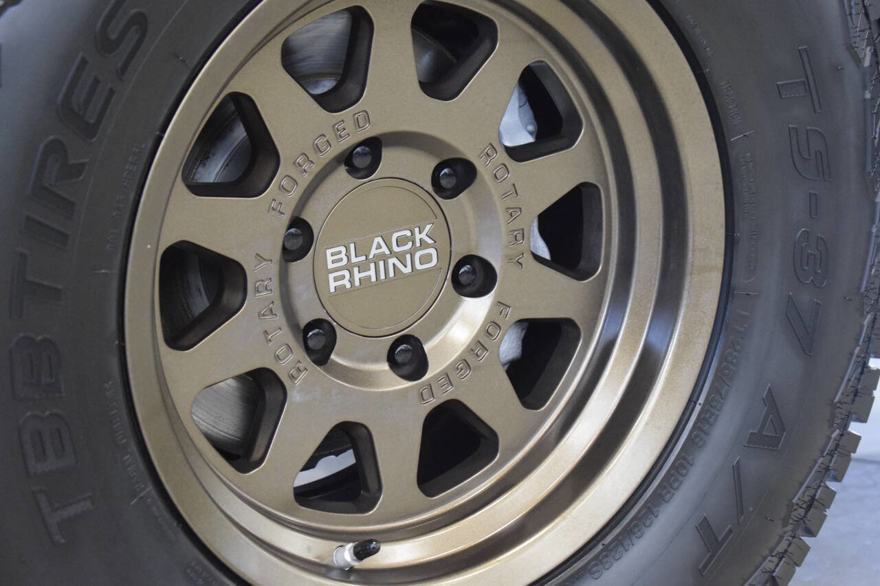 Used 2017 Toyota Tacoma TRD Off-Road image 18