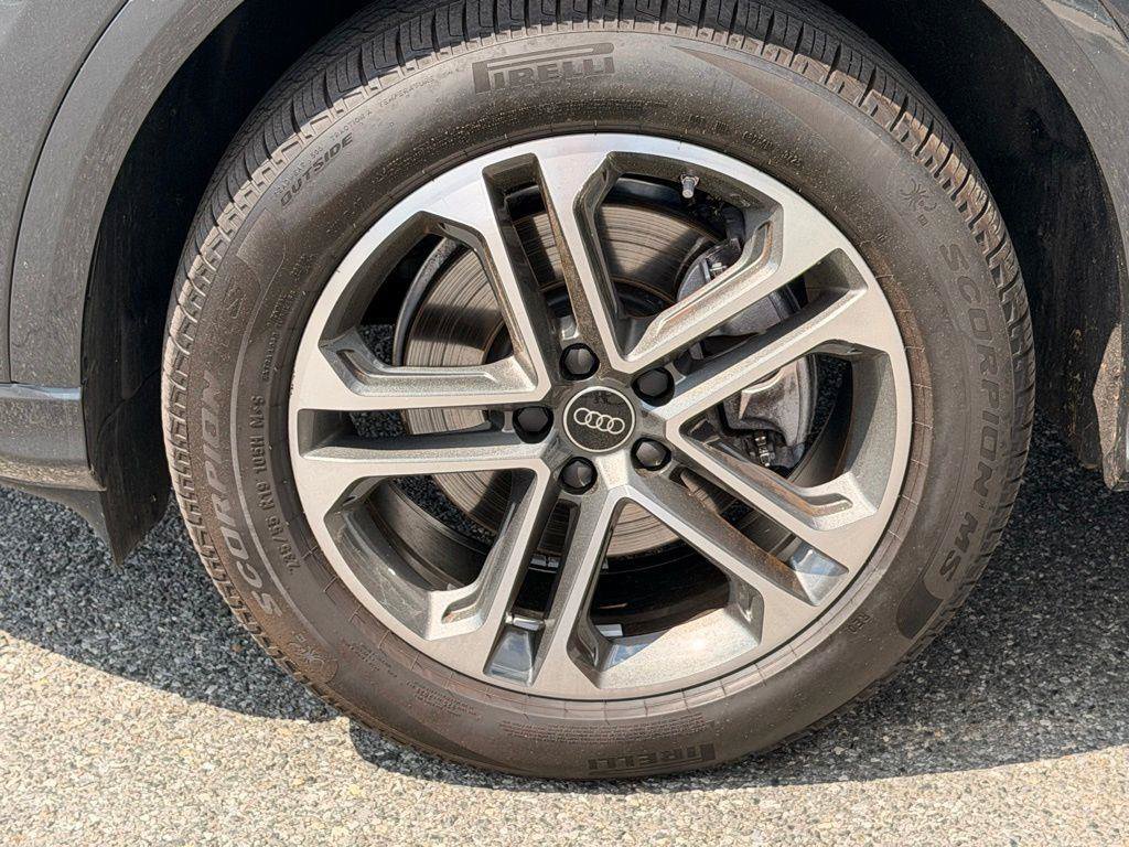 Certified 2025 Audi Q5 Premium w/ Convenience Package AWD/4WD image 25