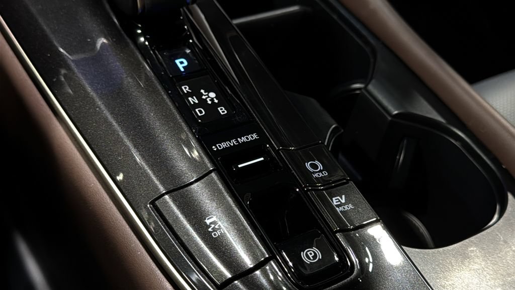 Used 2024 Toyota Crown AWD/4WD image 38