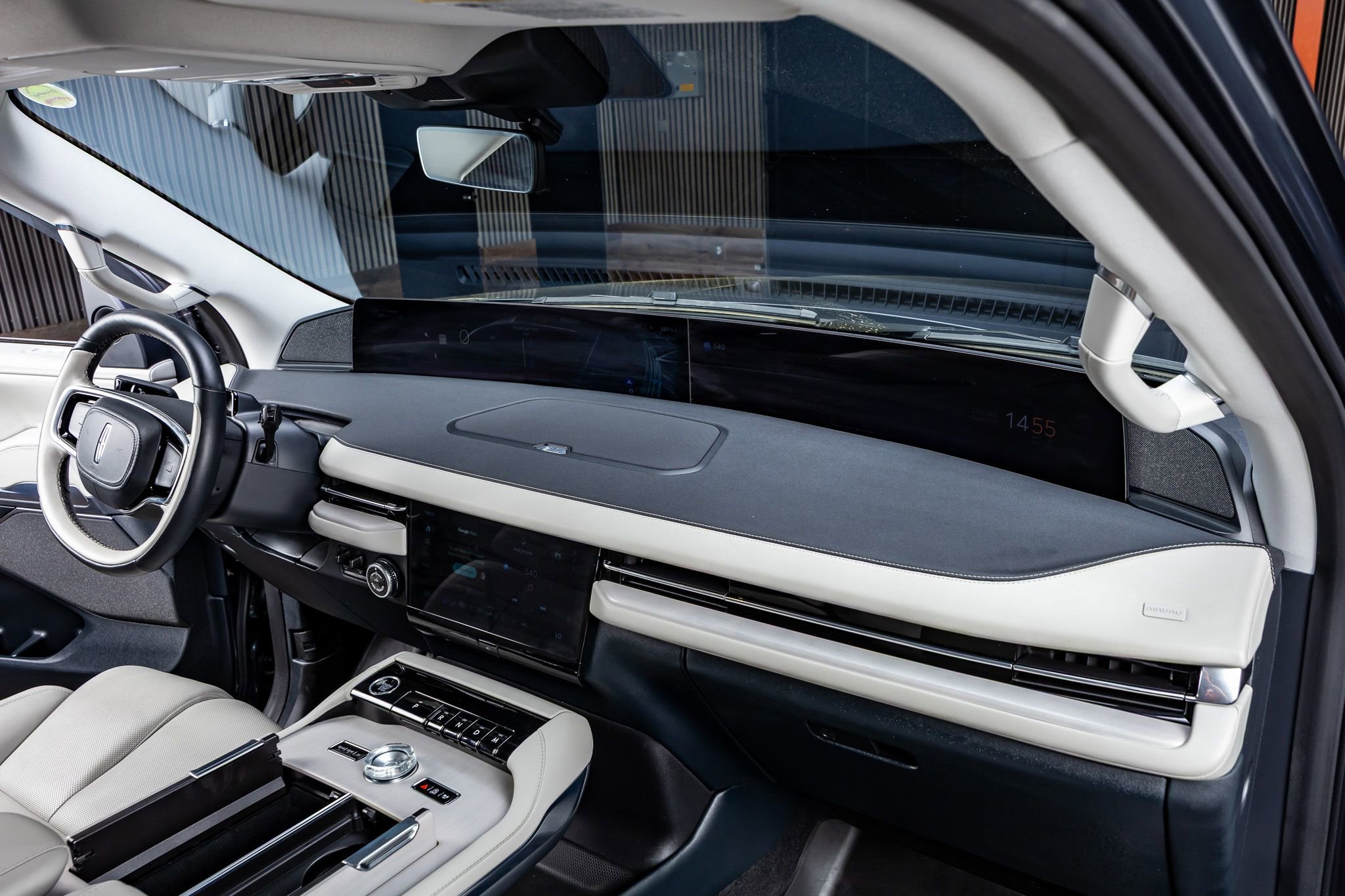 Used 2025 Lincoln Navigator Reserve image 19