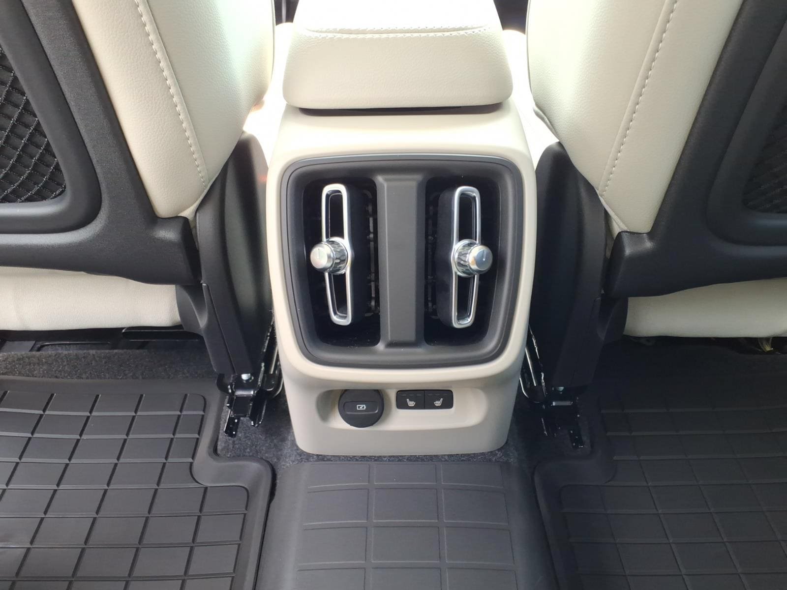 New 2026 Volvo XC40 B5 Ultra w/ Protection Package Premier AWD/4WD image 9