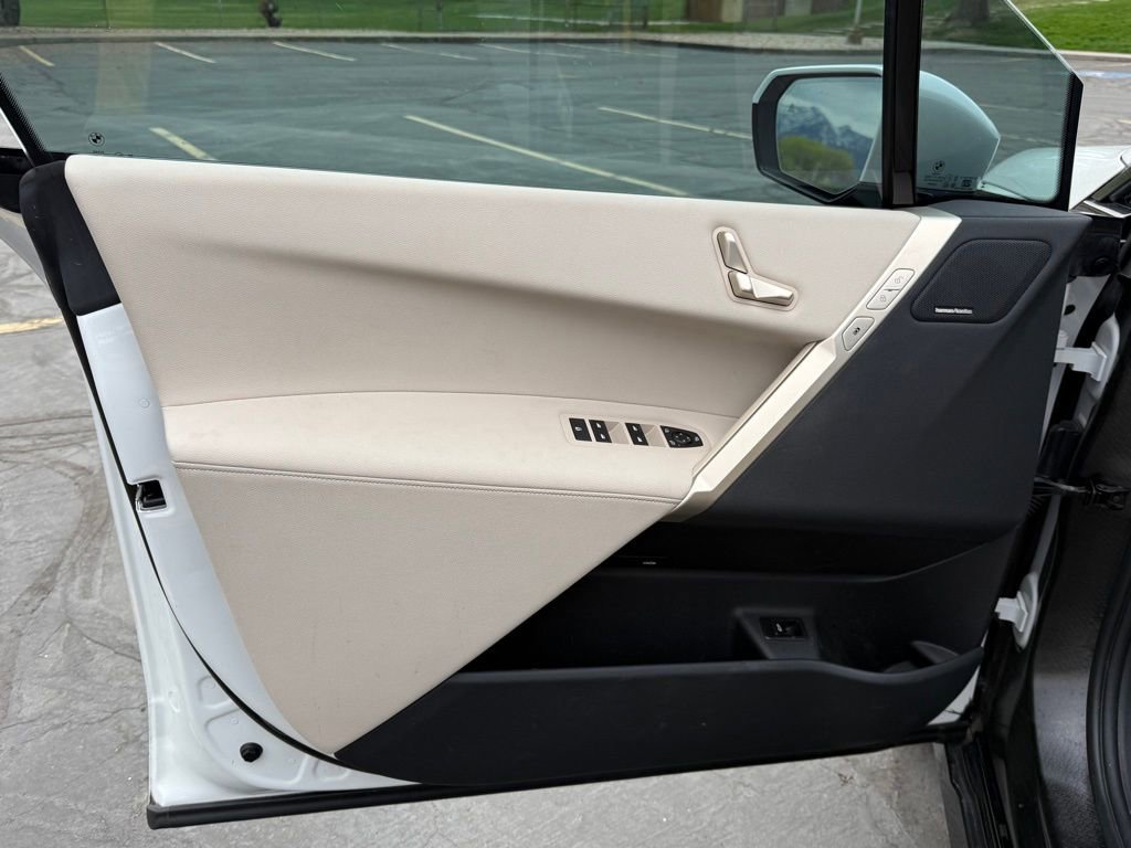 Certified 2023 BMW iX xDrive50 w/ Sport Package image 9