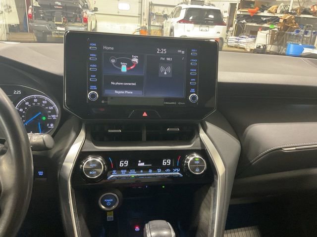 Used 2022 Toyota Venza XLE image 16