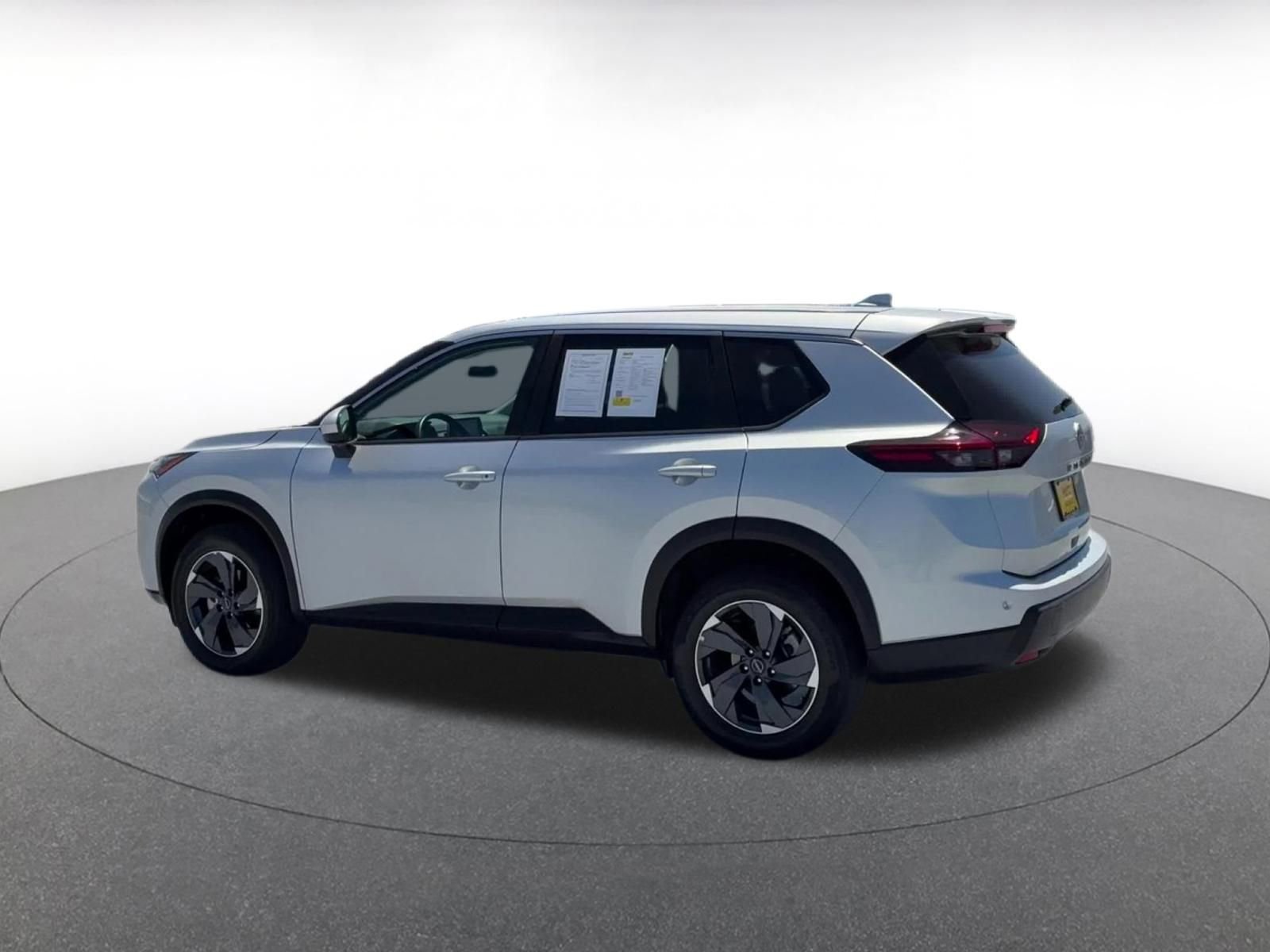 Used 2025 Nissan Rogue SV FWD image 10
