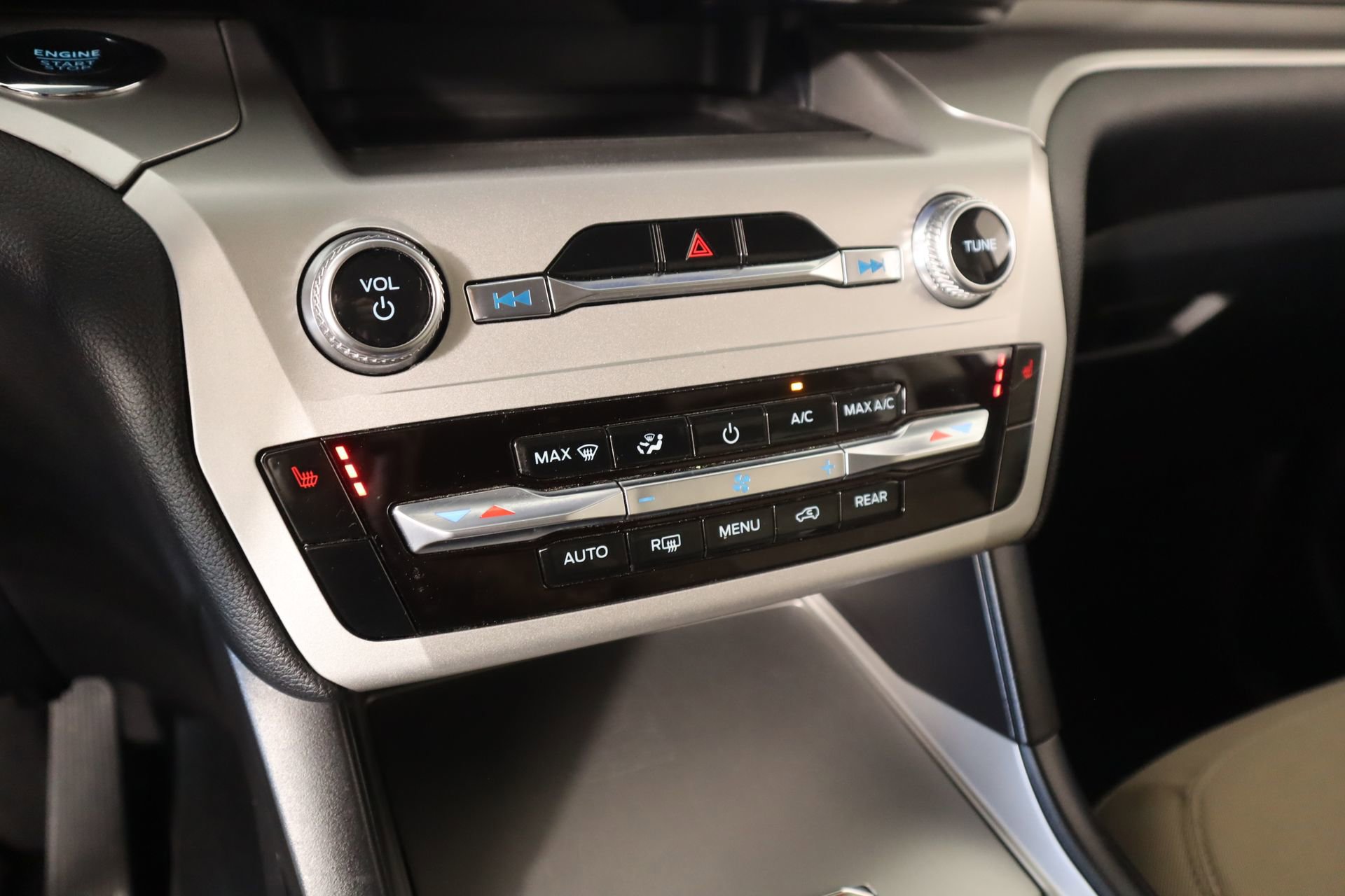 Used 2022 Ford Explorer XLT RWD image 7