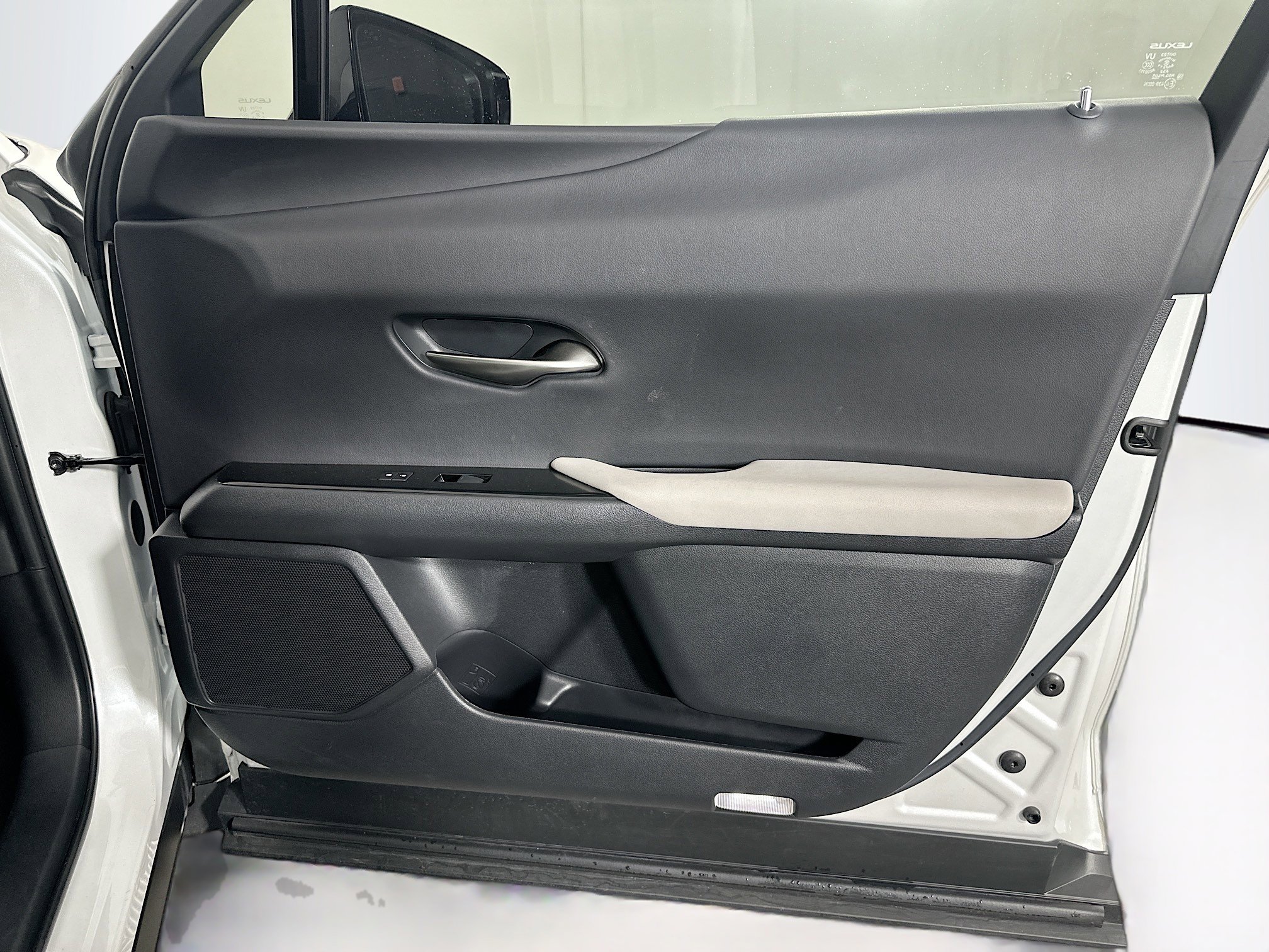 Used 2023 Lexus UX 250h FWD image 30