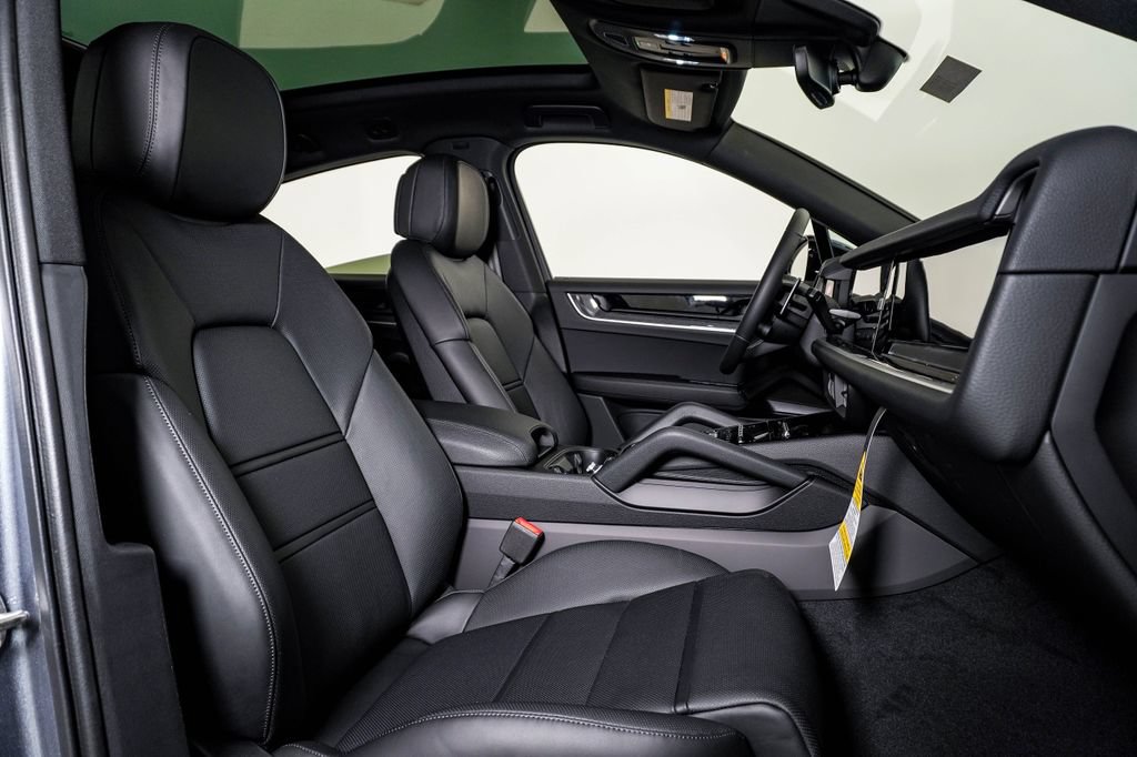 New 2026 Porsche Cayenne Coupe AWD/4WD image 15