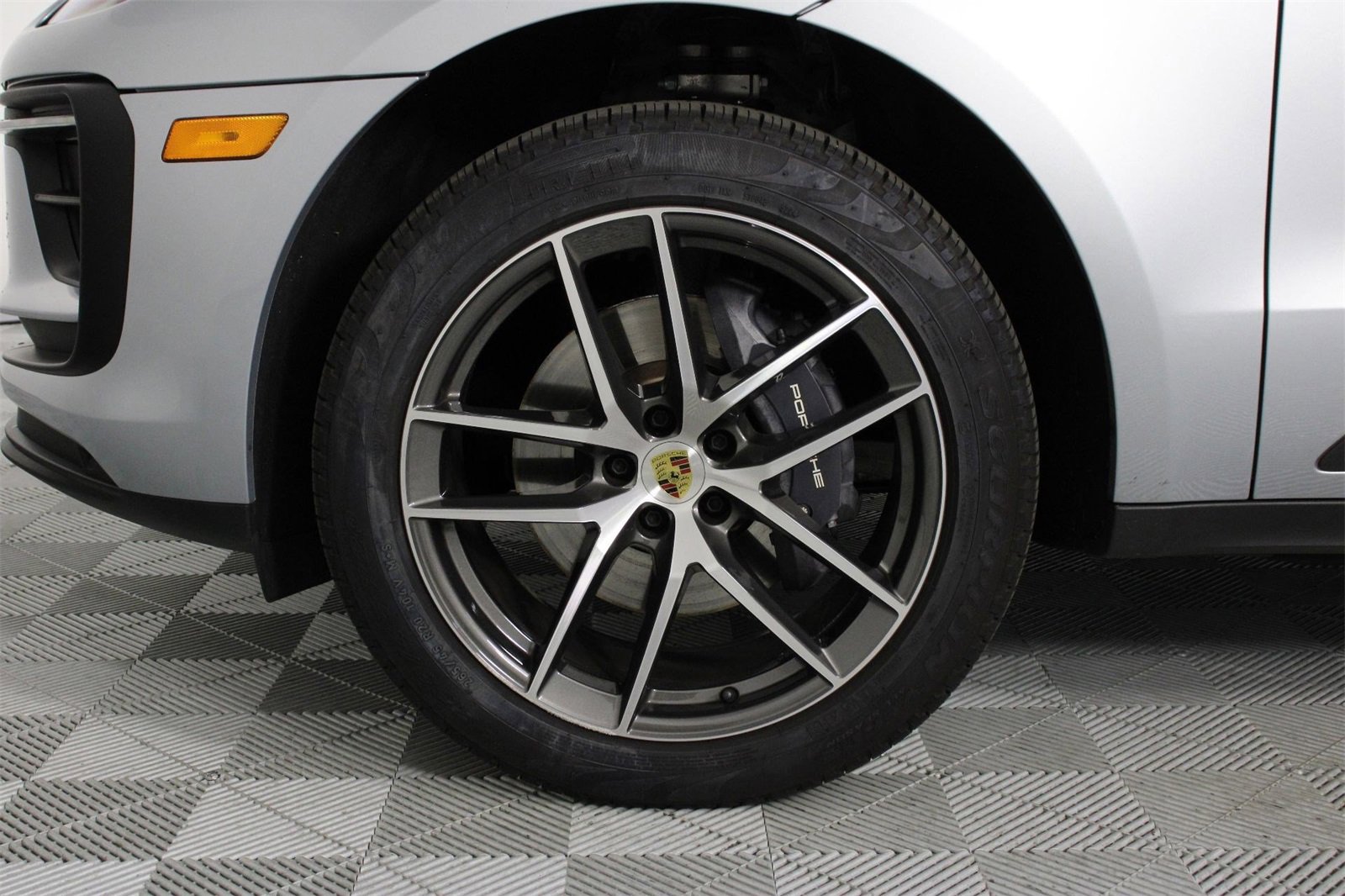 Used 2025 Porsche Macan image 30