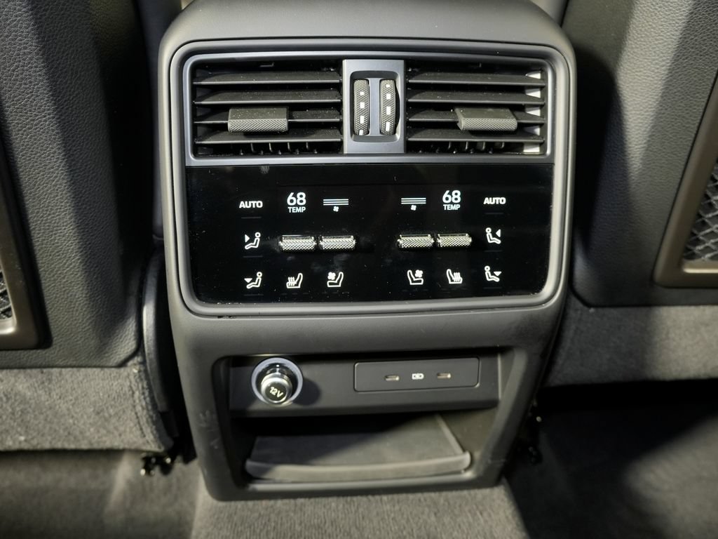Certified 2025 Porsche Cayenne GTS AWD/4WD image 41