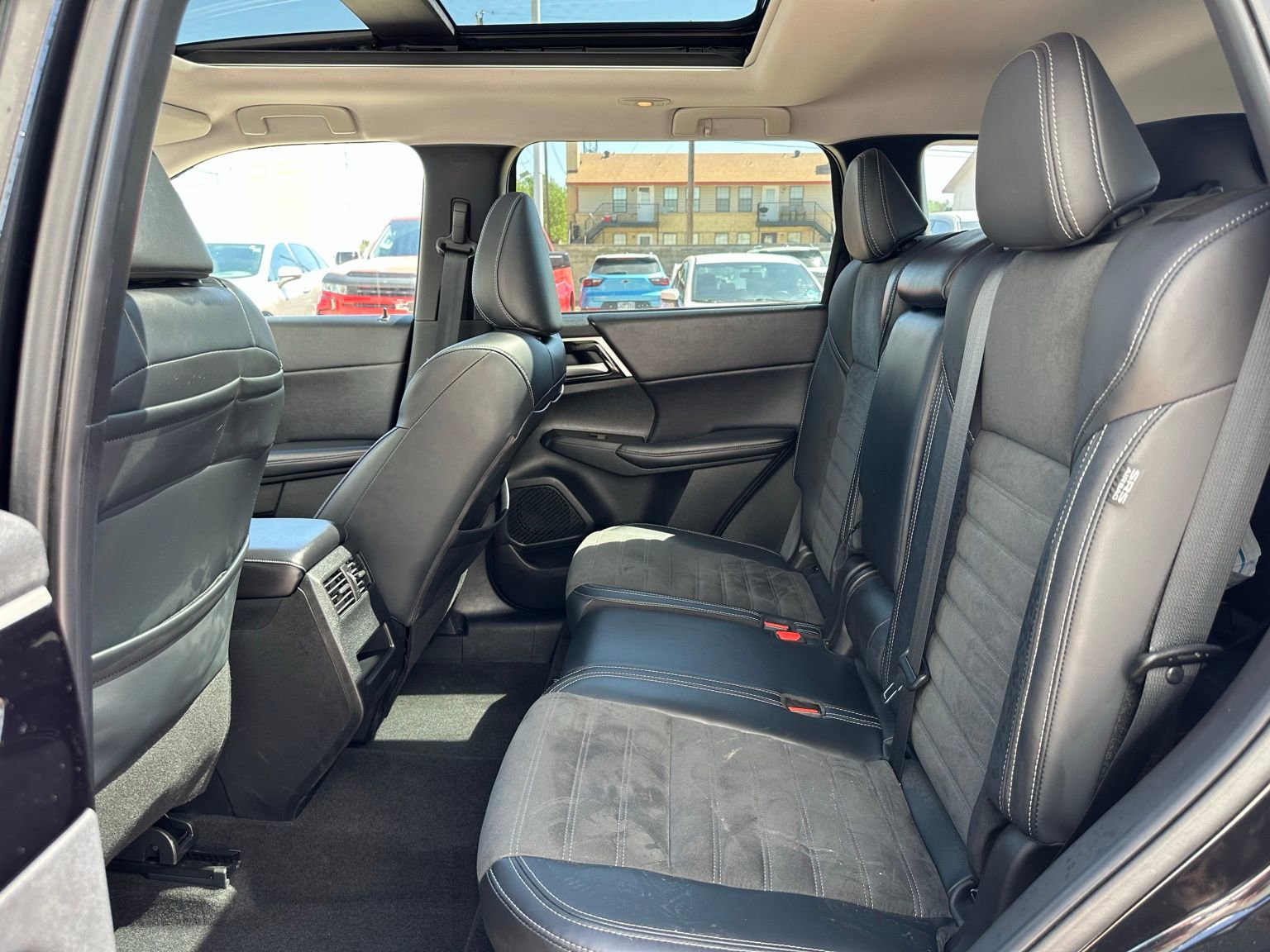 Used 2024 Mitsubishi Outlander SE image 17