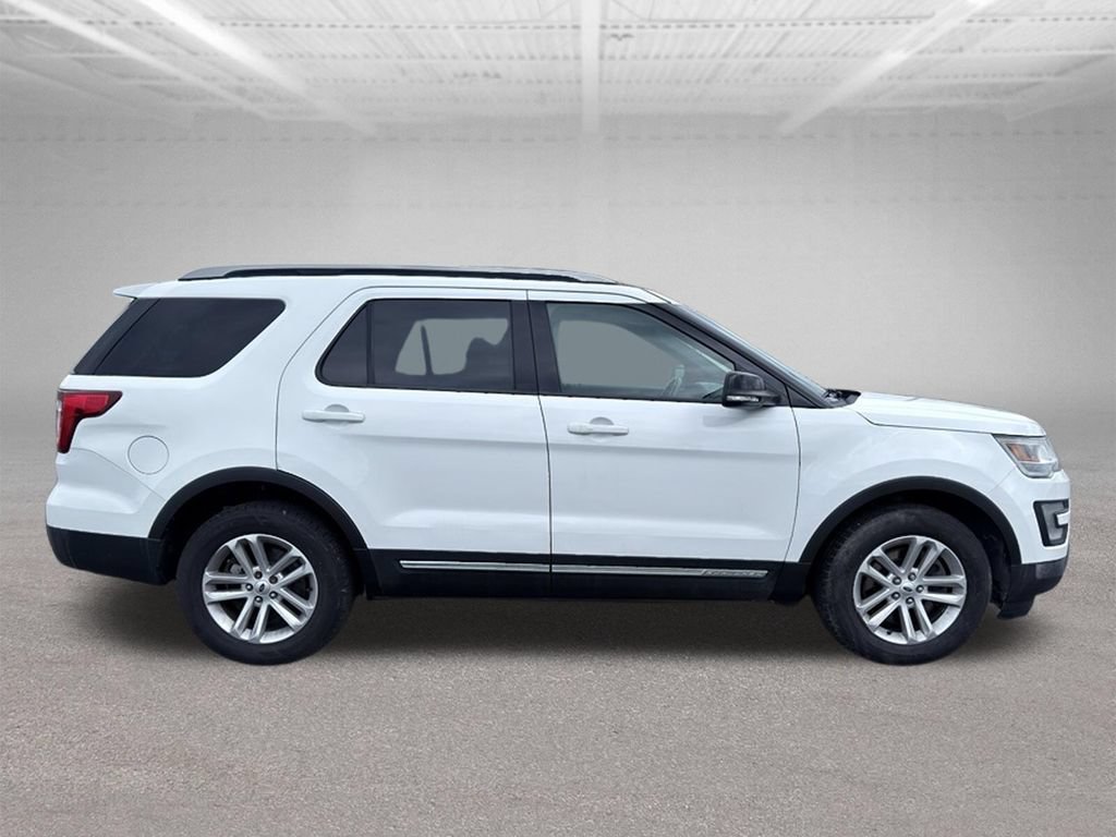 Used 2017 Ford Explorer XLT FWD image 10
