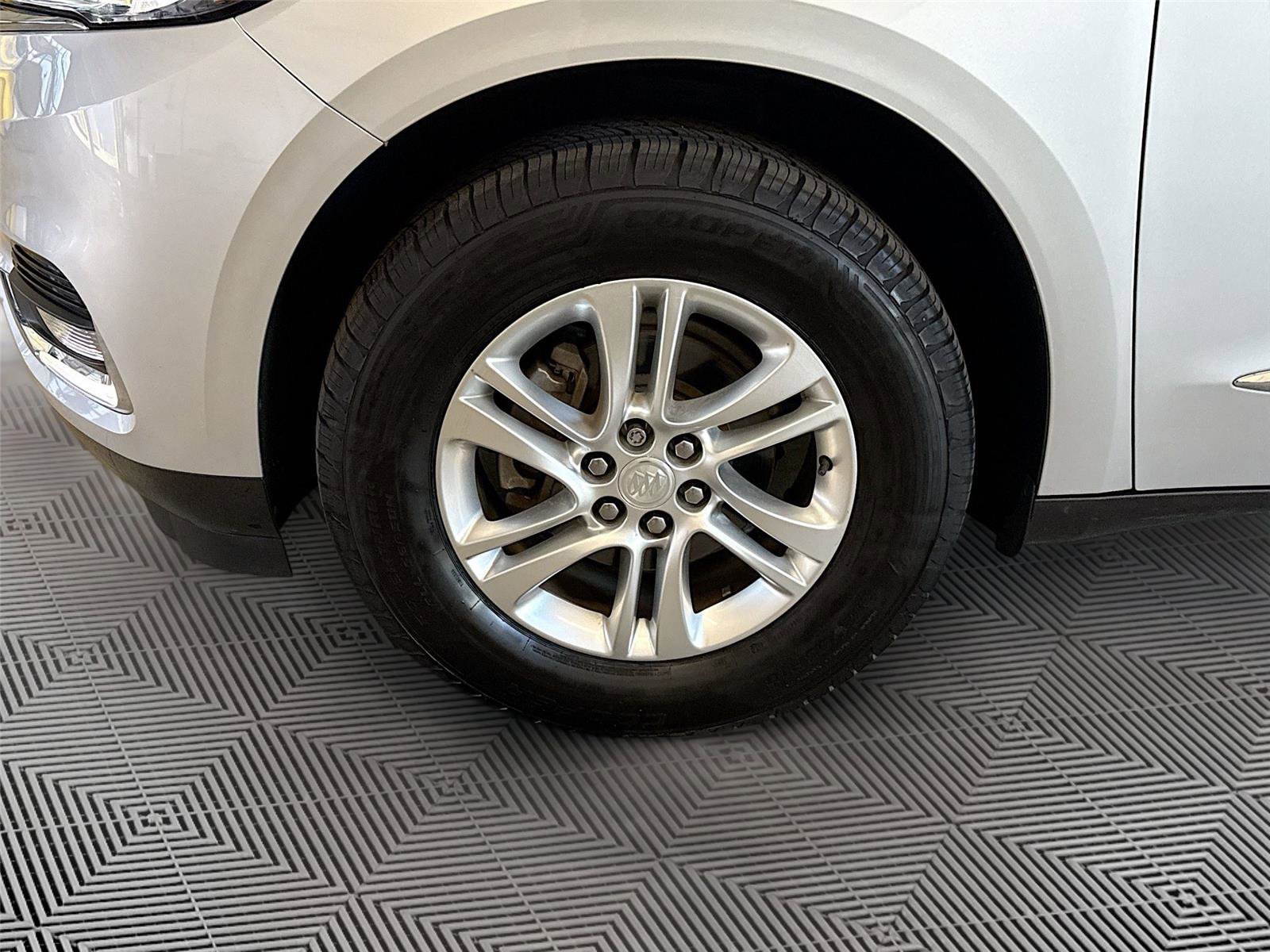 Used 2020 Buick Enclave Essence image 32