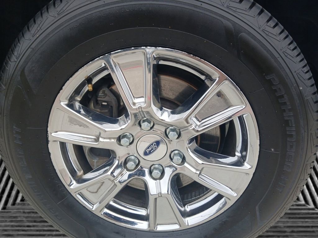 Used 2016 Ford F150 XLT w/ Equipment Group 302A Luxury image 5