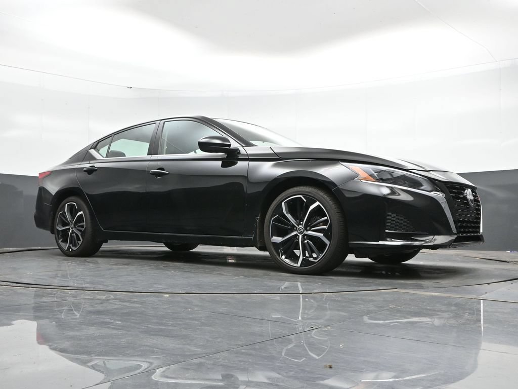 Used 2025 Nissan Altima 2.5 SR w/ SR Premium Package FWD image 42