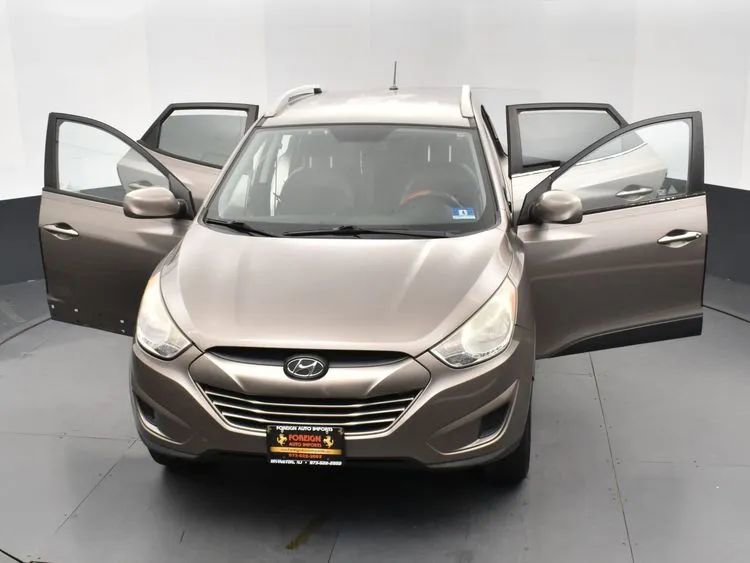 Used 2011 Hyundai Tucson GLS image 10
